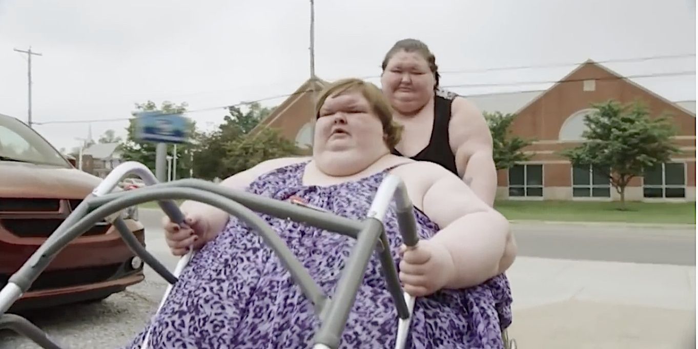 Amy Slaton pushes sister Tammy in wheelchair as Tammy carries a walker