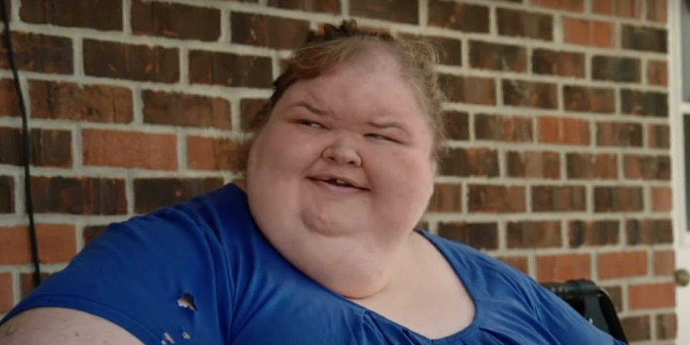 Tammy Slaton 1000-Lb Sisters smiling near brick wall