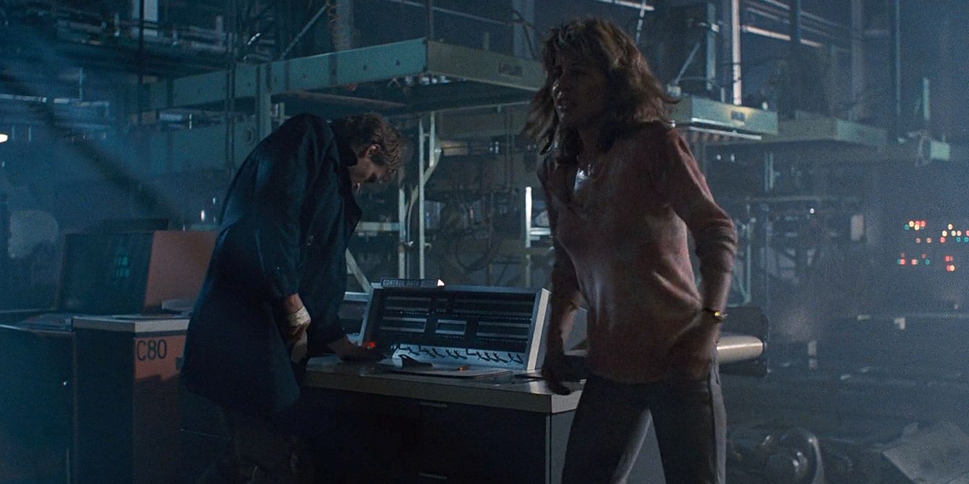 Kyle Reese activates machinery to fool the Terminator
