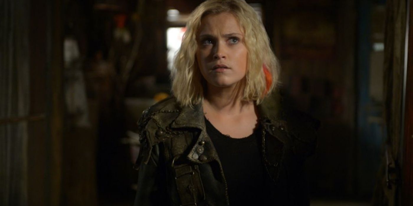 Clarke looking concerned in The 100