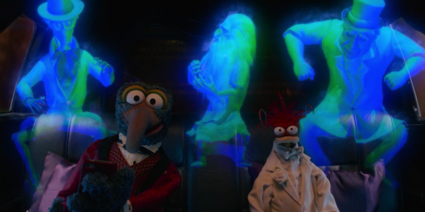 Gonzo and Pepe encounter the Hitchhiking Ghosts in Muppets Haunted Mansion
