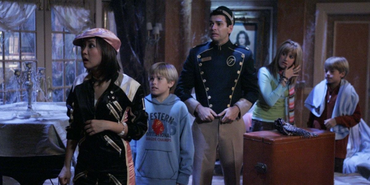 London, Cody, Estaban, Zack, and Maddie looking scared in a suite in The Suite Life of Zack and Cody