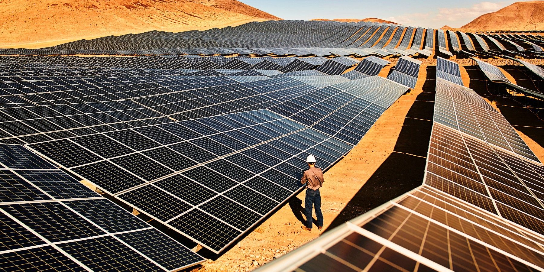 The newly completed Turquoise solar farm in Nevada delivers 50 megawatts of renewable power to Apple and is the company s fourth solar project in the state.