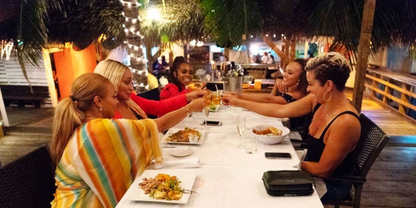 The women of RHOP eating dinner while at a hotel
