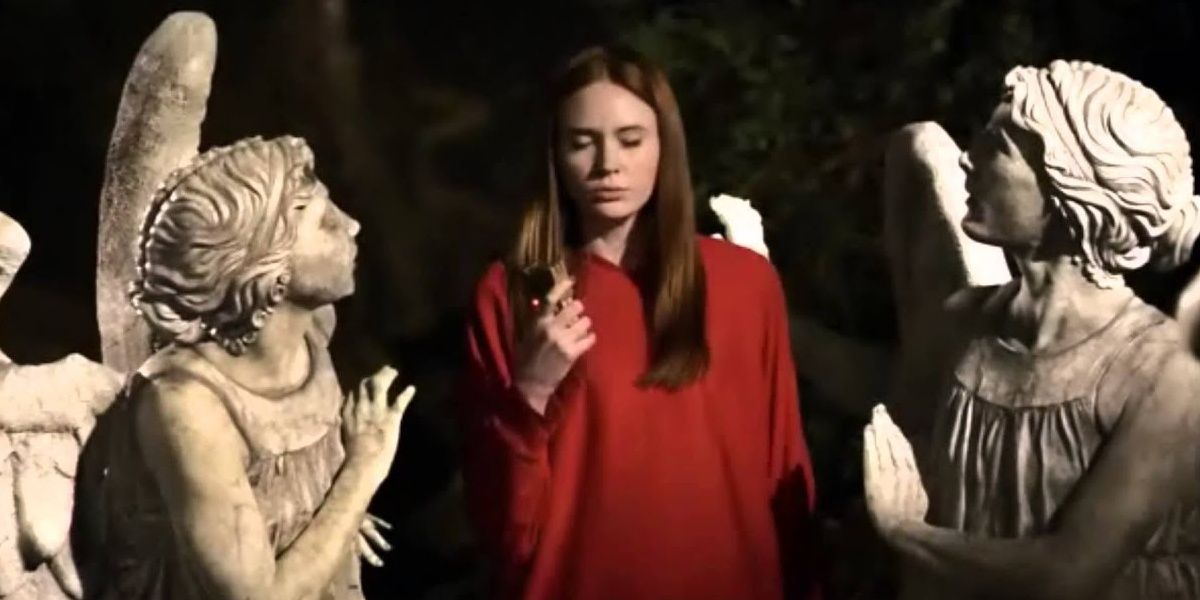 Amy trying to walk through a group of Weeping Angels in The Maze Of The Dead in Doctor Who