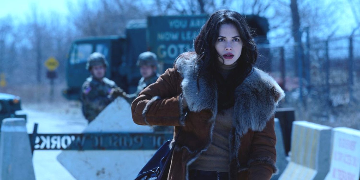 Doona walks into Gotham wearing a heavy coat in Titans.