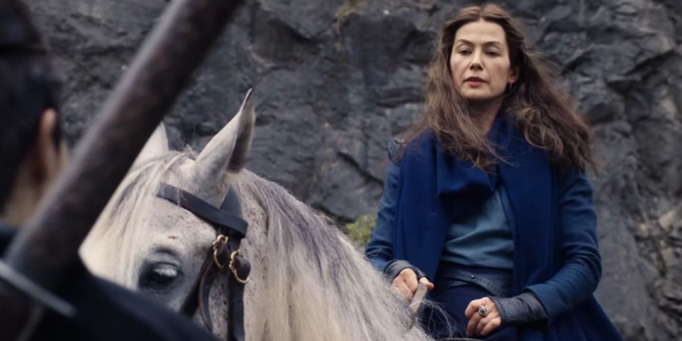 Moiraine on a horse in Wheel of Time.