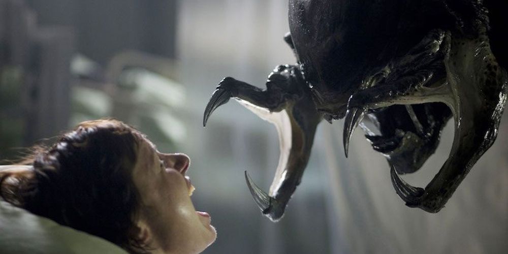 Predalien attacks pregnant woman in AVP: Requiem