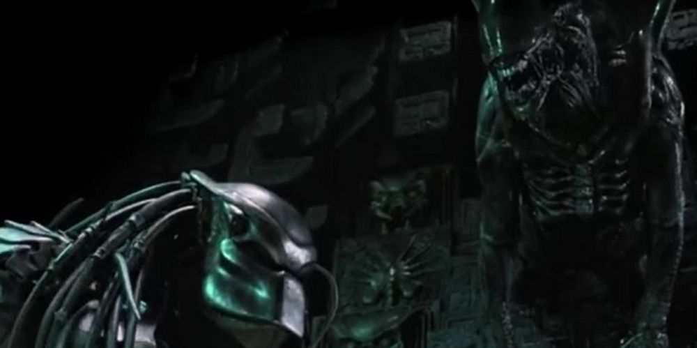 Predator decapitates Xenomorph in Alien Vs. Predator
