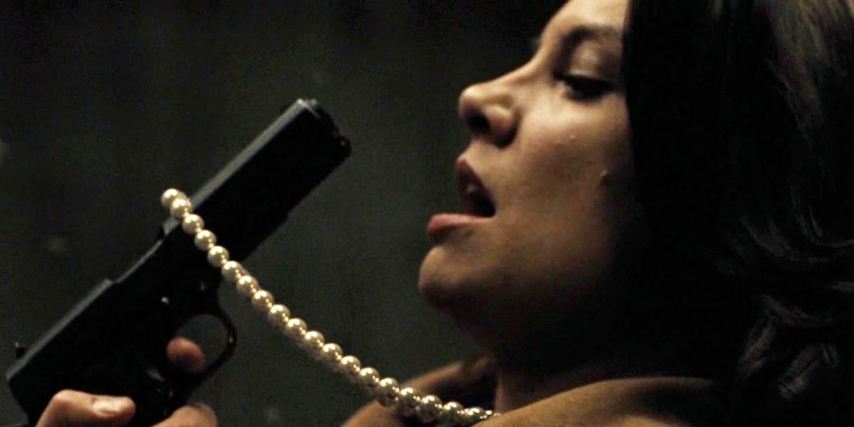 Martha Wayne has a gun pointed at her in Batman v Superman.