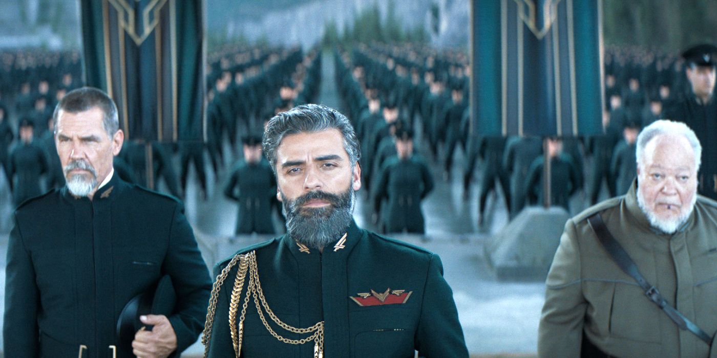 Duke Leto I (Oscar Isaac), Gurney Halleck (Josh Brolin), and Thufir Hawat (Stephen McKinley Henderson) standing to receive the Herald of the Change in Dune 2021
