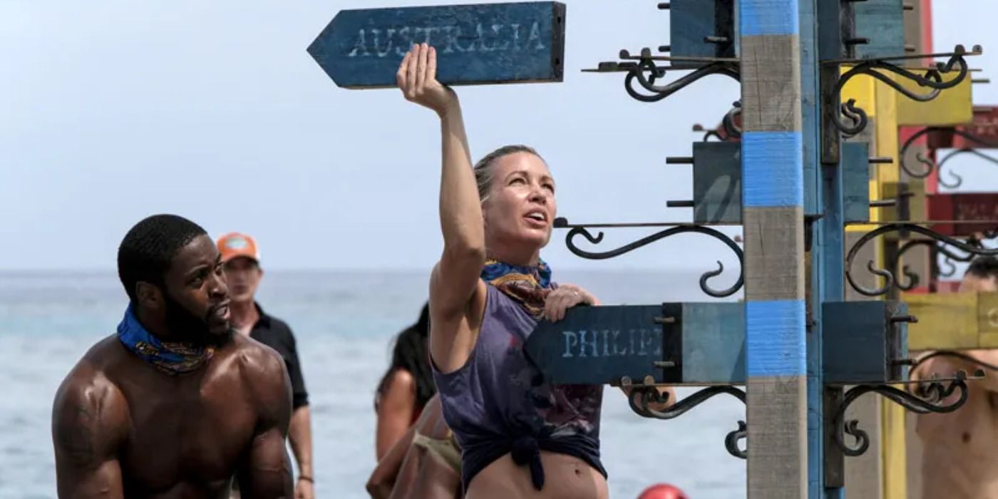 Chrissy Hofbeck leading her tribe in finishing a Survivor puzzle