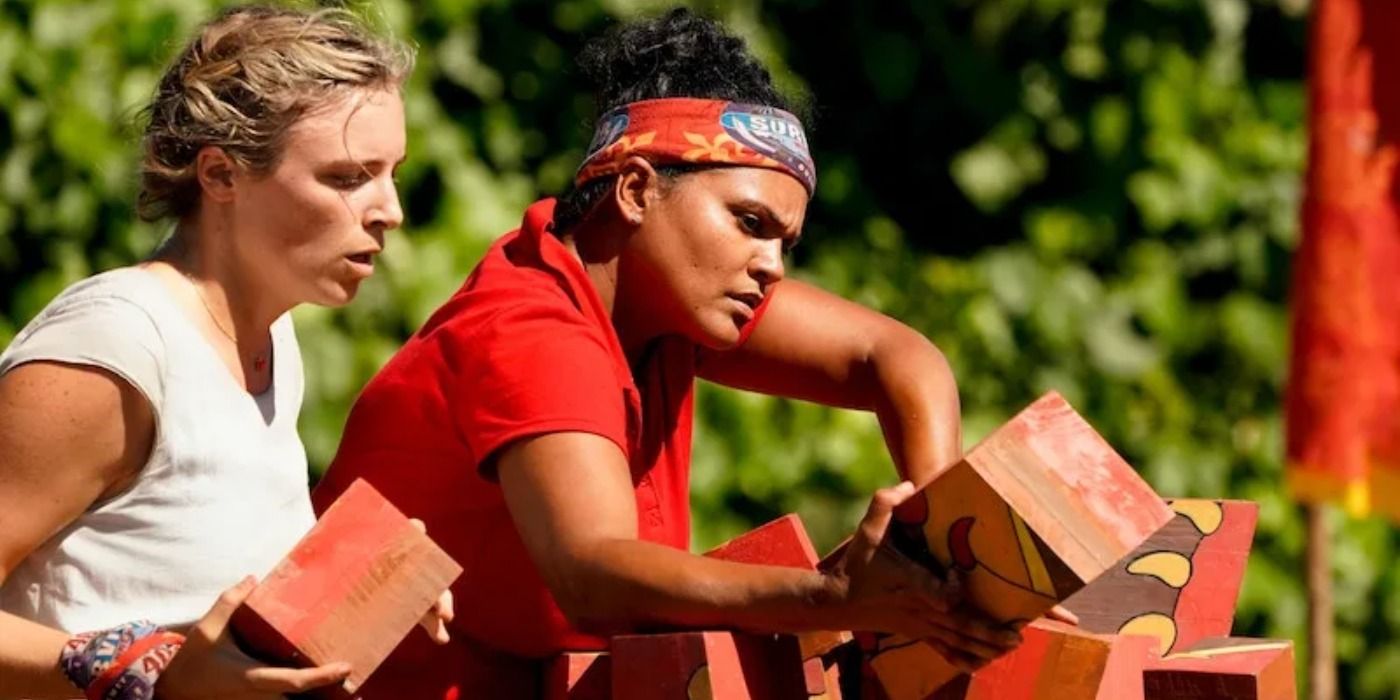Sophie Clarke and Sandra Diaz-Twine putting a puzzle together on Survivor