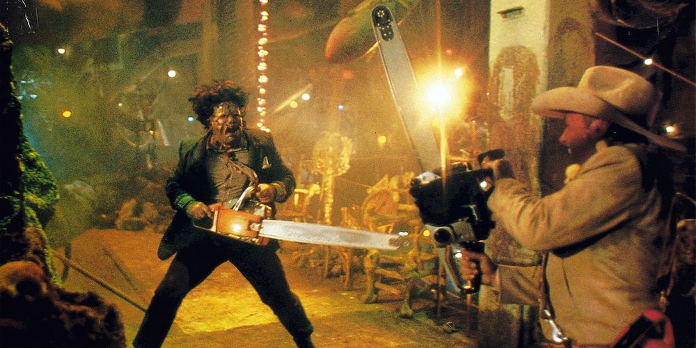 Leatherfaace fights Lefty with chainsaws in The Texas Chainsaw Massacre 2