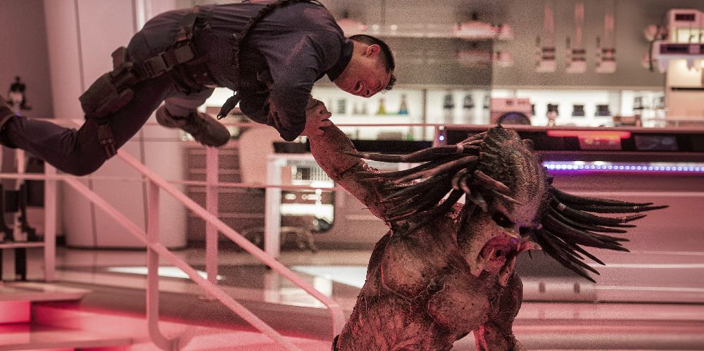 Predator tosses guard in the lab in The Predator