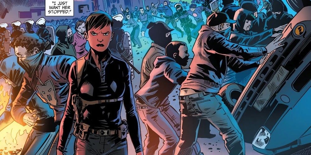 Amanda Waller standing angrily while people run around in panic in DC comics