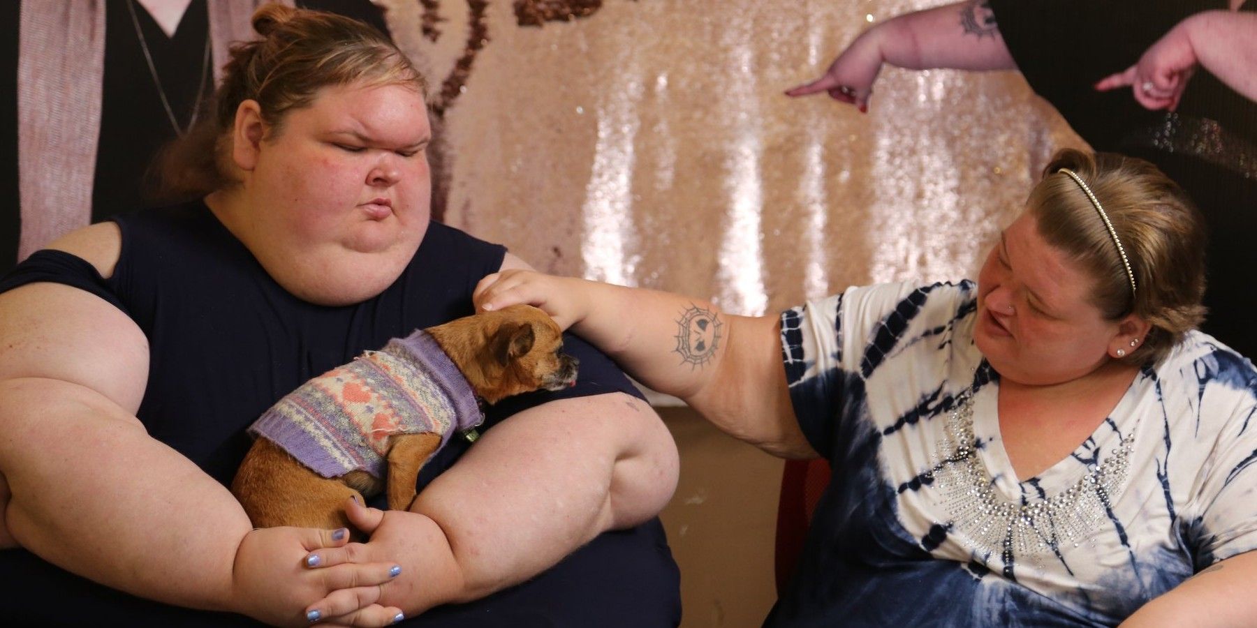 Amy Slaton and Tammy Slaton with a dog in 1000-lb Sisters