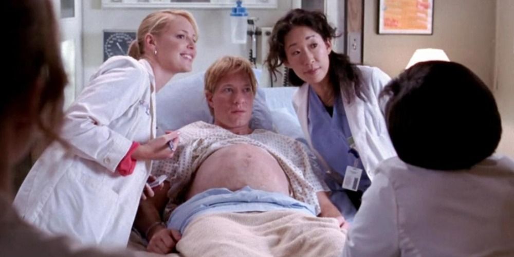 An image of Cristina and Izzie smiling with their patient in Grey&rsquo;s Anatomy