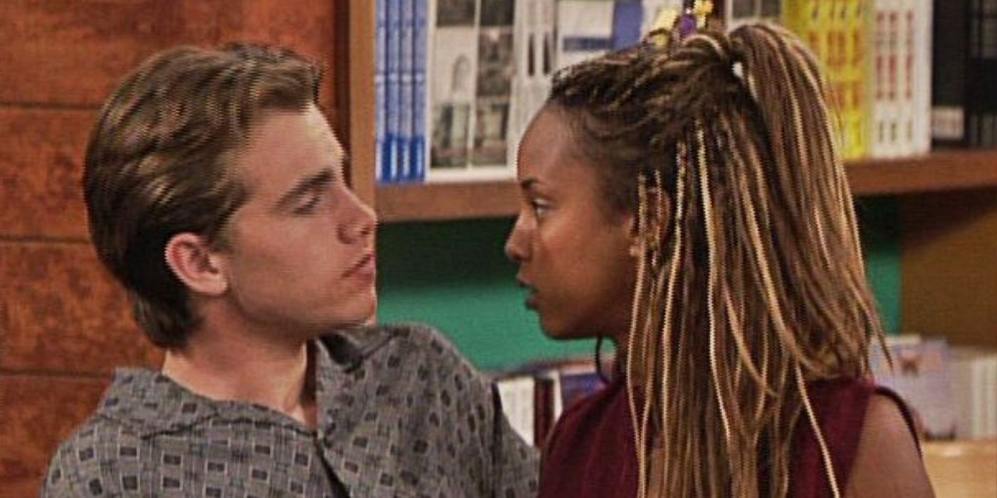 Angela and Shawn talking seriously in Boy Meets World