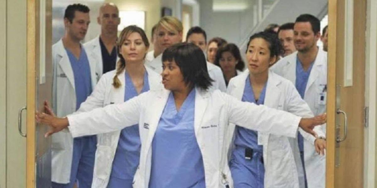 Bailey mostra os internos ao redor do hospital em Grey's Anatomy