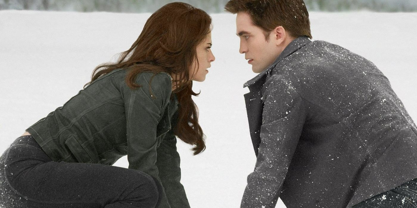 Bella and Edward kneel on snow in Twilight Breaking Dawn