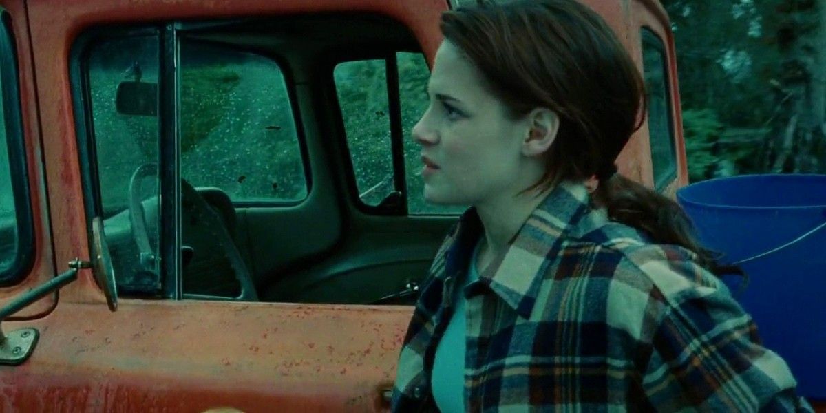 Bella Swan stands next to her truck in Twilight