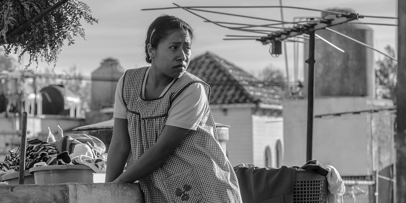 Cleo cleaning in the movie Roma.