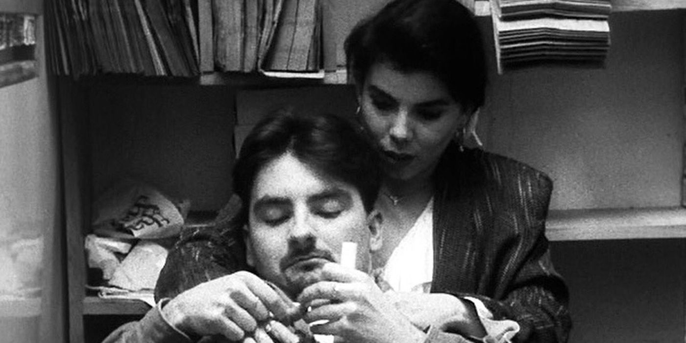 Dante doing Veronicas nails in Clerks