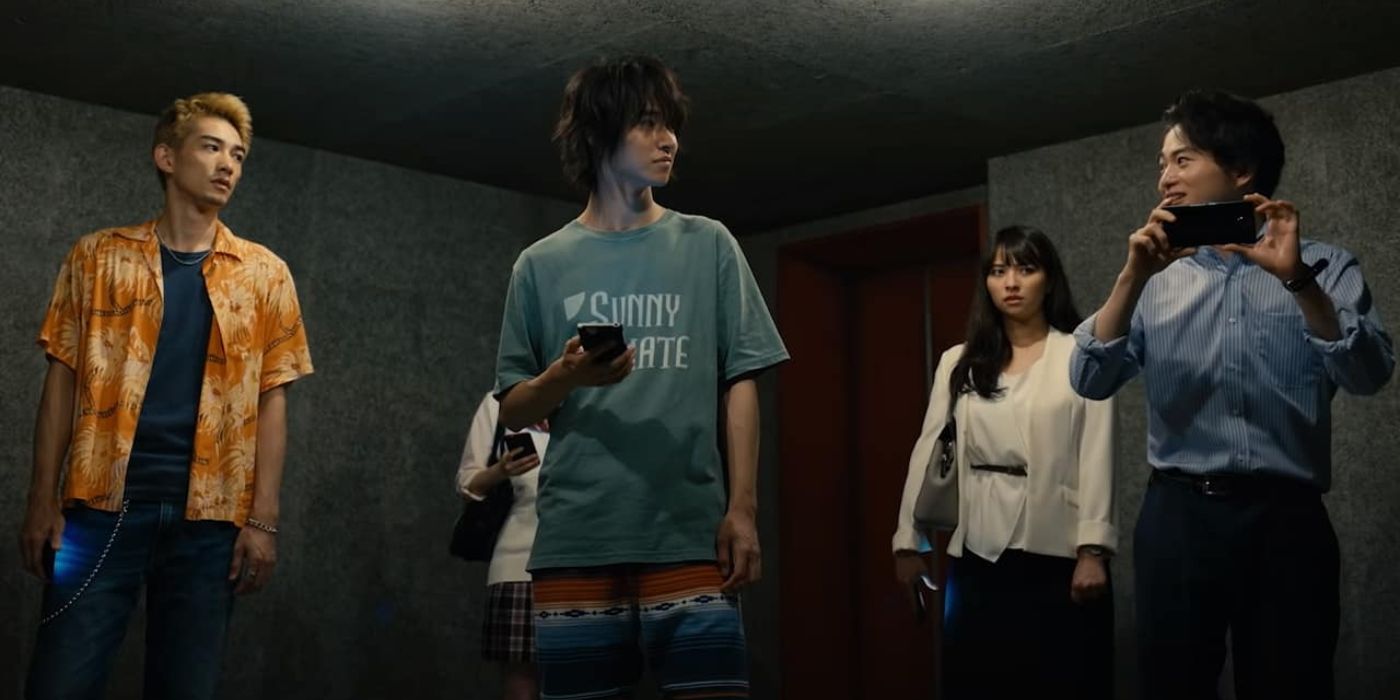 Karube, Arisu, Shibuki, and Chota standing in an empty room in Alice in Borderland.