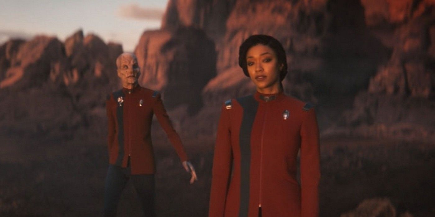Doug Jones as Saru and Sonequa Martin Green as Burnham in Star Trek Discovery