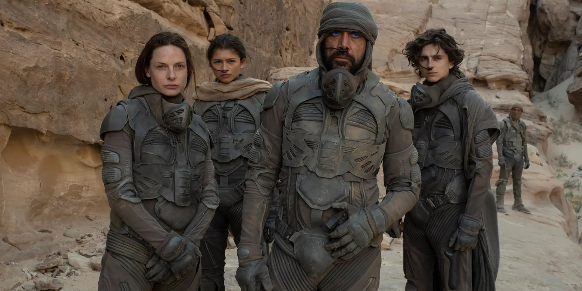 Jessica, Paul, Chani, & Stilgar stand in the desert in Dune.