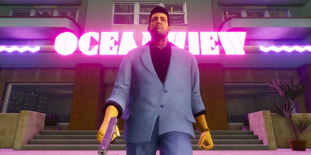 Tommy Vercetti outside a club in GTA Trilogy