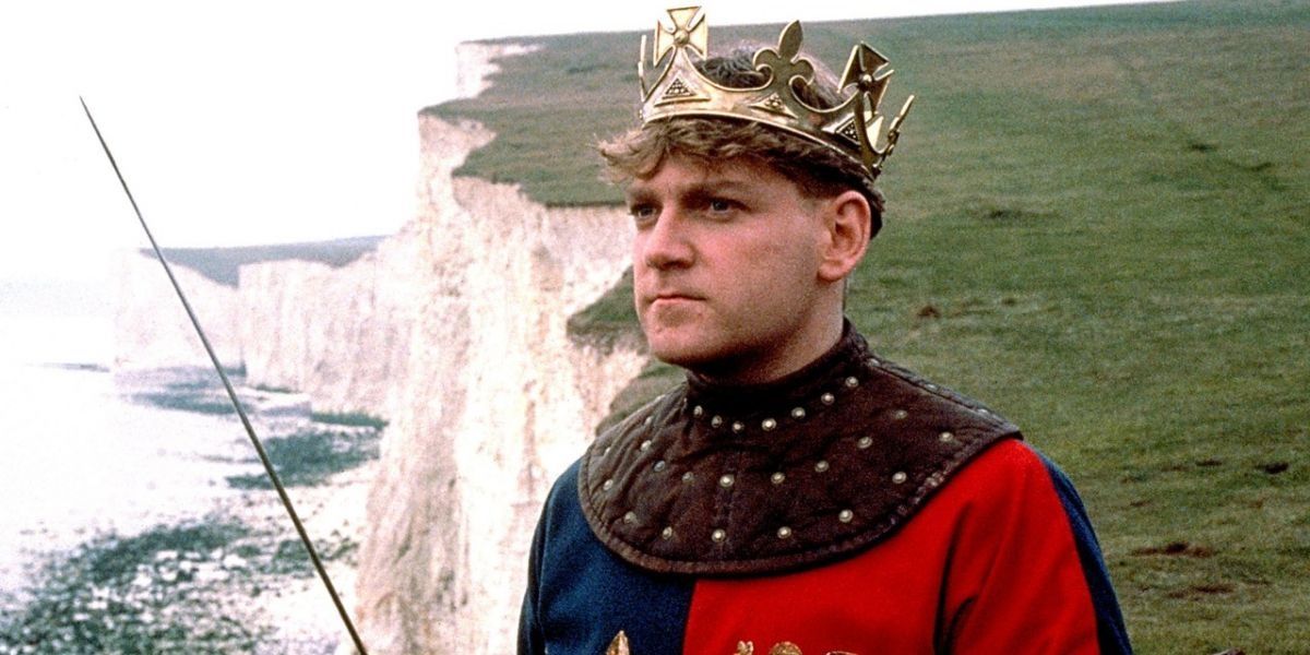 Kenneth Branagh looks out over the cliffs in Henry V (1989)
