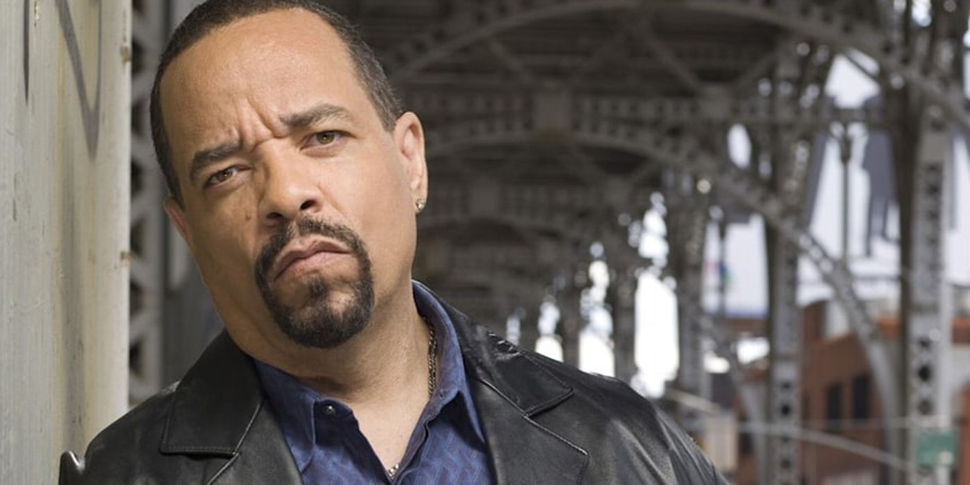 Ice-T leaning against a wall in a Law &amp; Order SVU promo image.