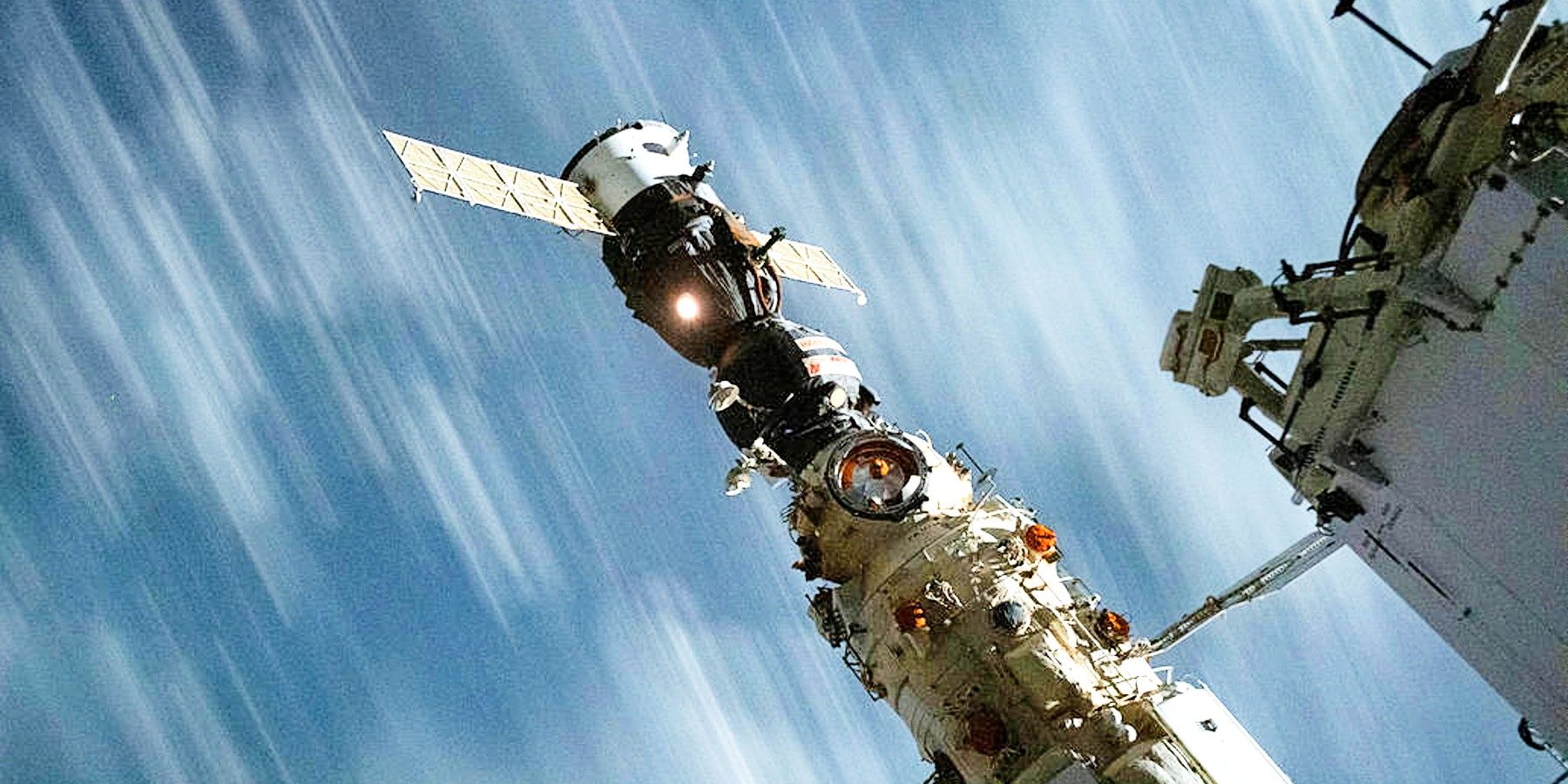 This Incredible Photo Of The ISS Shows The Spacecraft In All Of Its Beauty