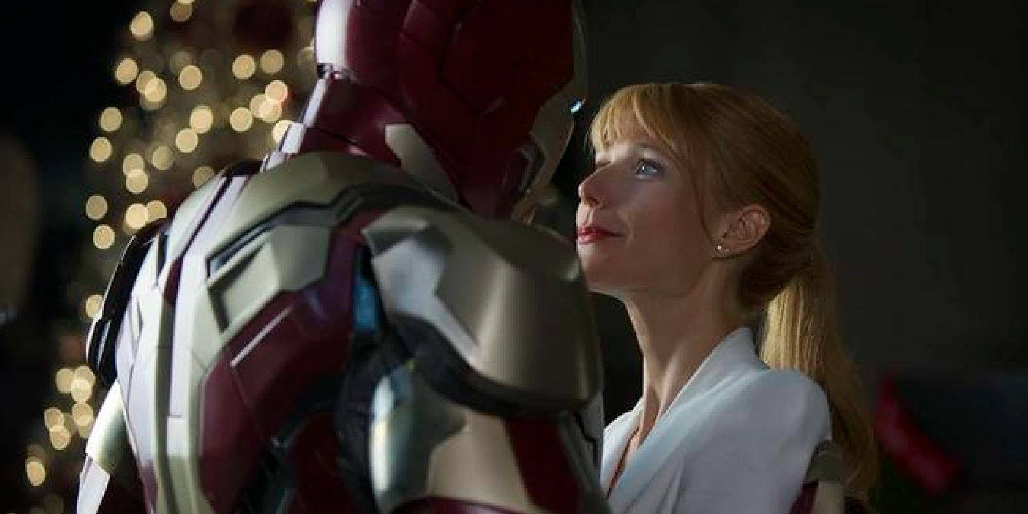 Pepper et Iron Man se tiennent dans Iron Man 3