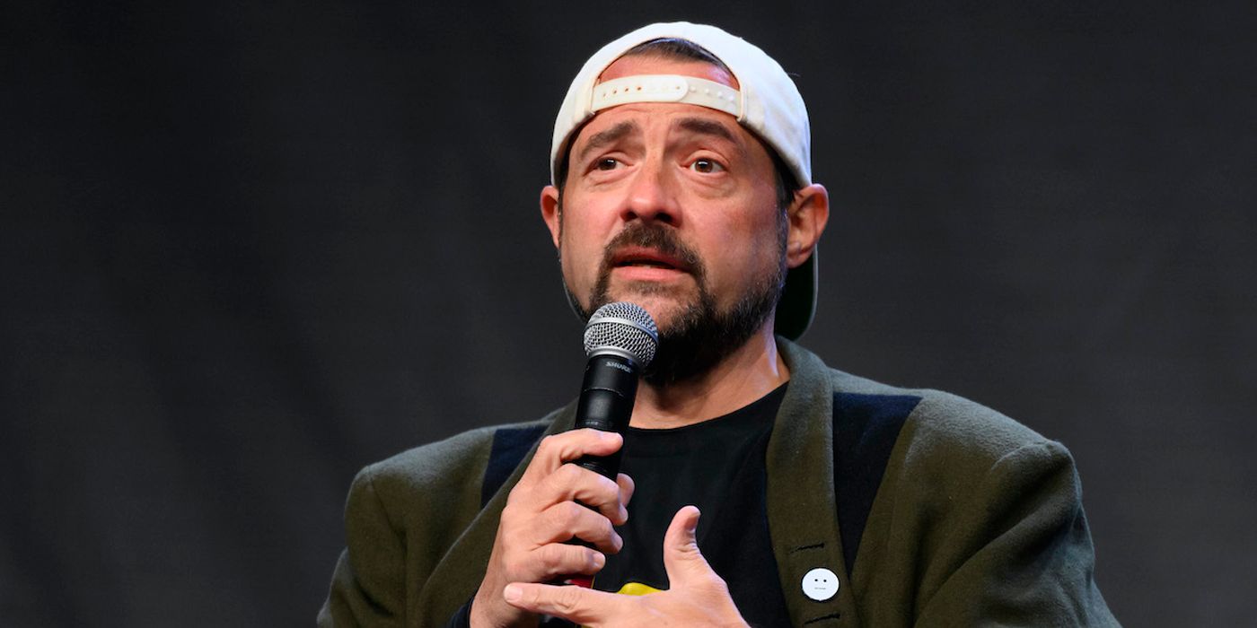 Kevin Smith answering questions at a fan event.