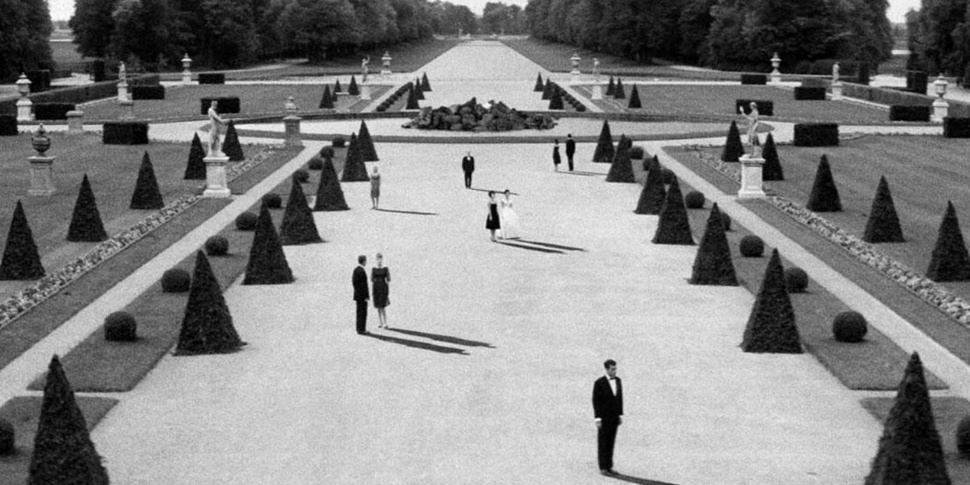 A wide shot from the French movie Last Year At Marienbad
