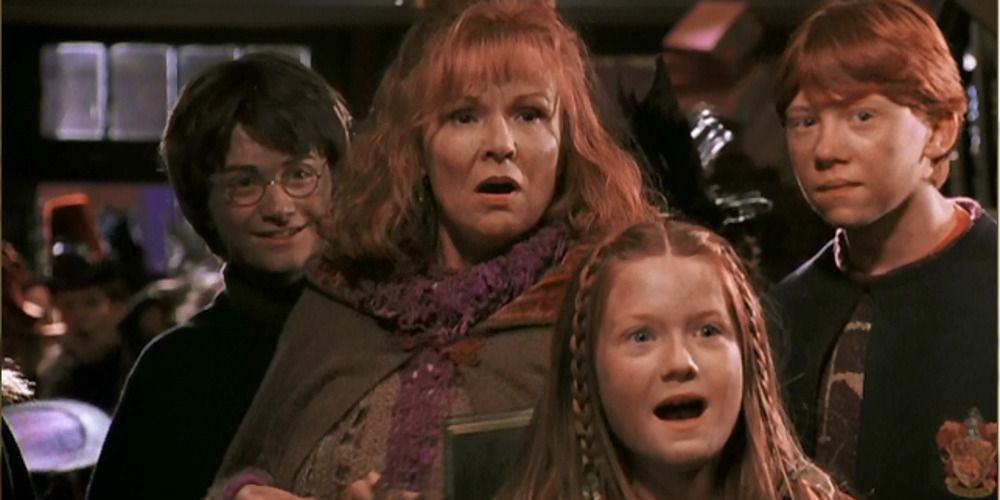 Molly Harry Ron and Ginny in Flourish and Blotts in Harry Potter and the Chamber of Secrets Cropped