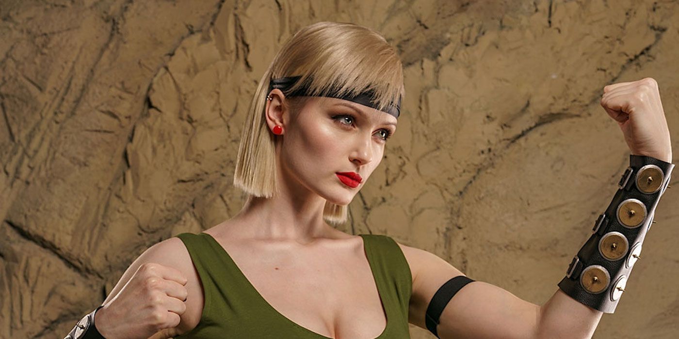 Mortal Kombat cosplayer becomes retro Sonya Blade