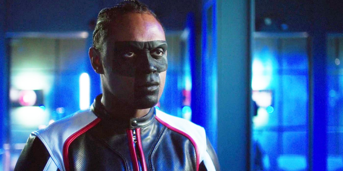 Mr. Terrific stands in a lab in Arrow.