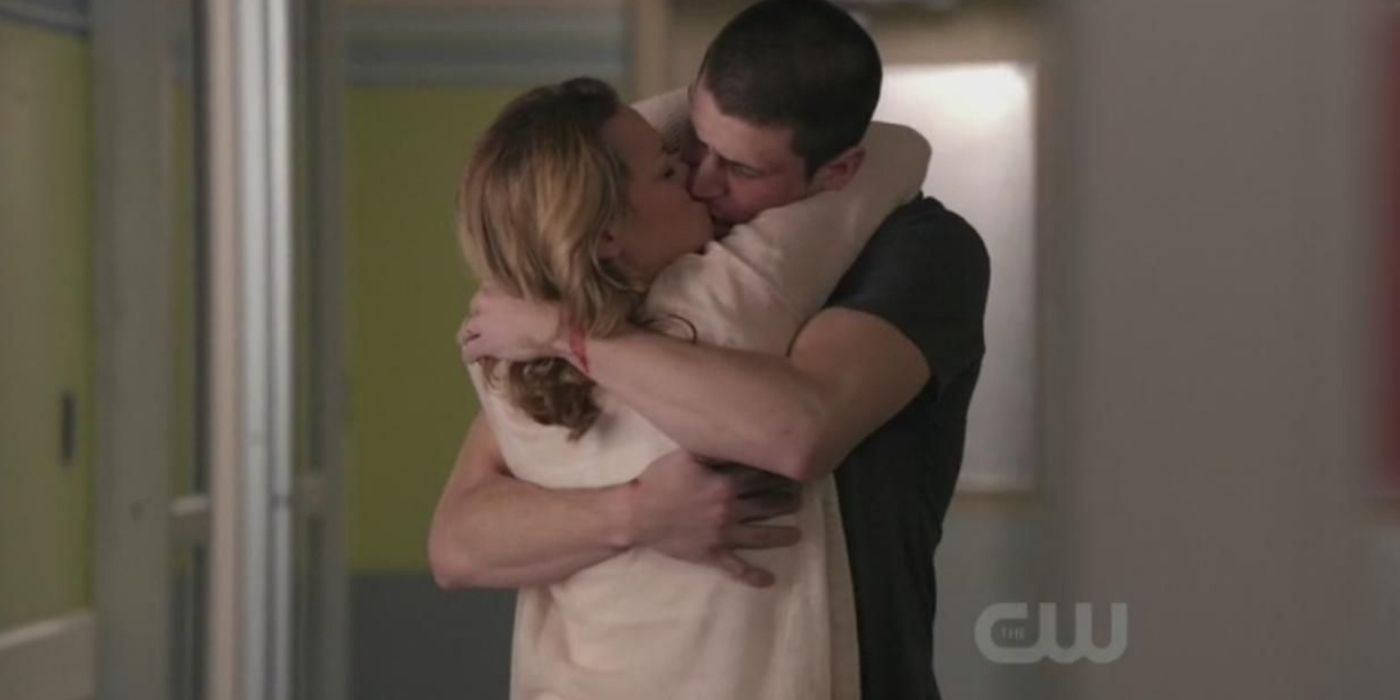 Nathan and Haley kissing in OTH season 9
