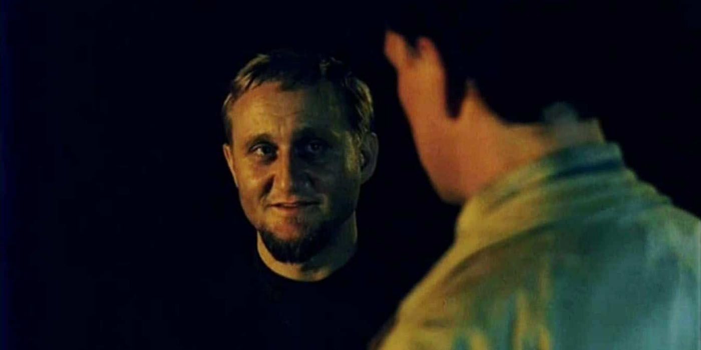 Raymond talking to Rex in the Dutch thriller The Vanishing.