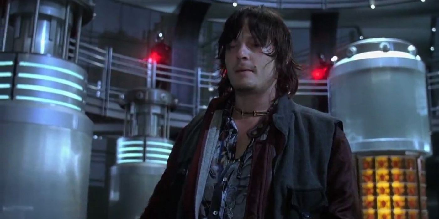 Scud wearing a jacket and looking down at someone offscreen in Blade II.