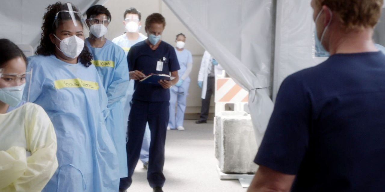 Season 17 interns take orders from Owen in Grey's Anatomy