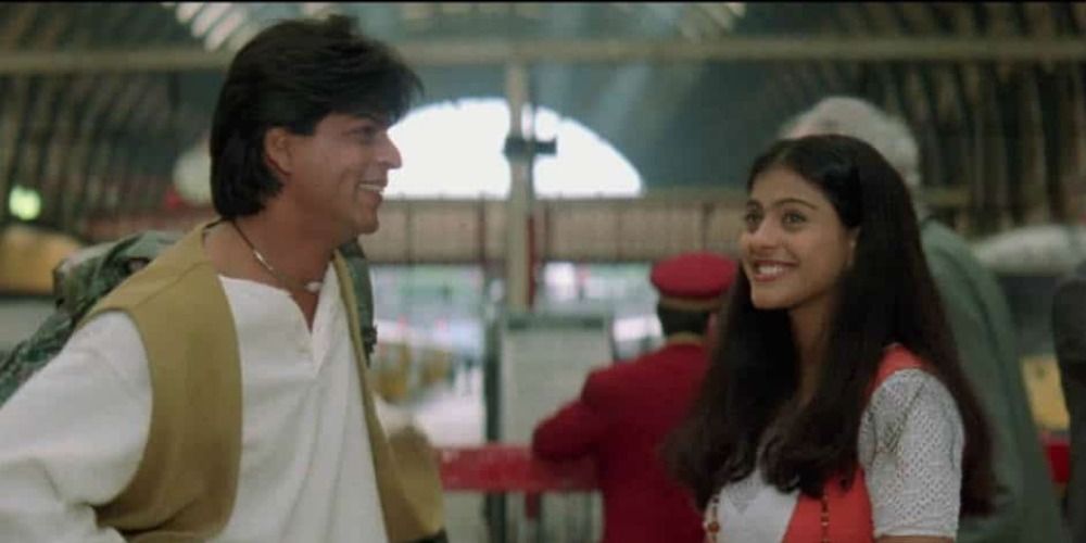 Simran &amp; Raj smiling in the train station in Dilwale Dulhania Le Jayenge