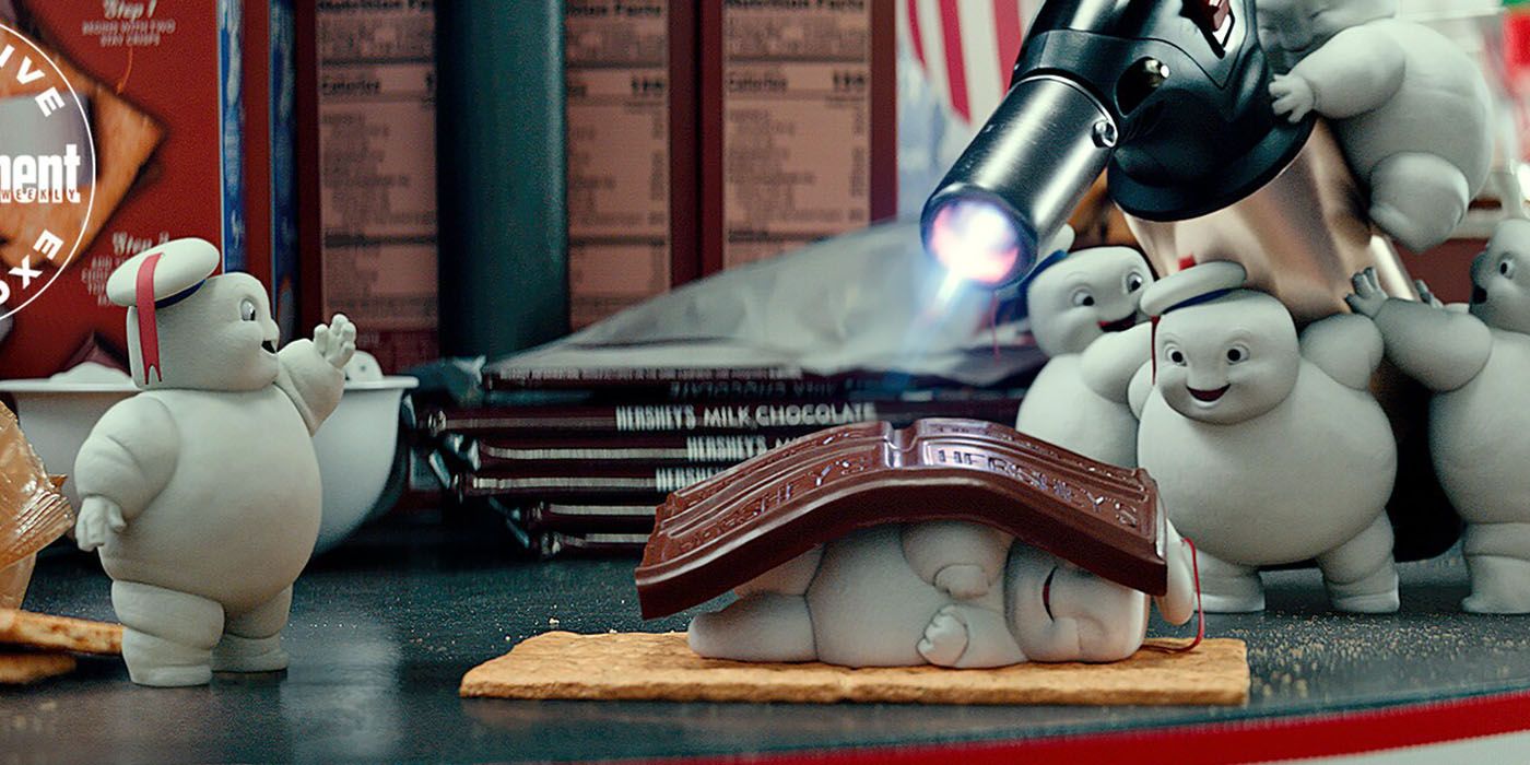 Stay Puft making smores in Ghostbusters Afterlife.
