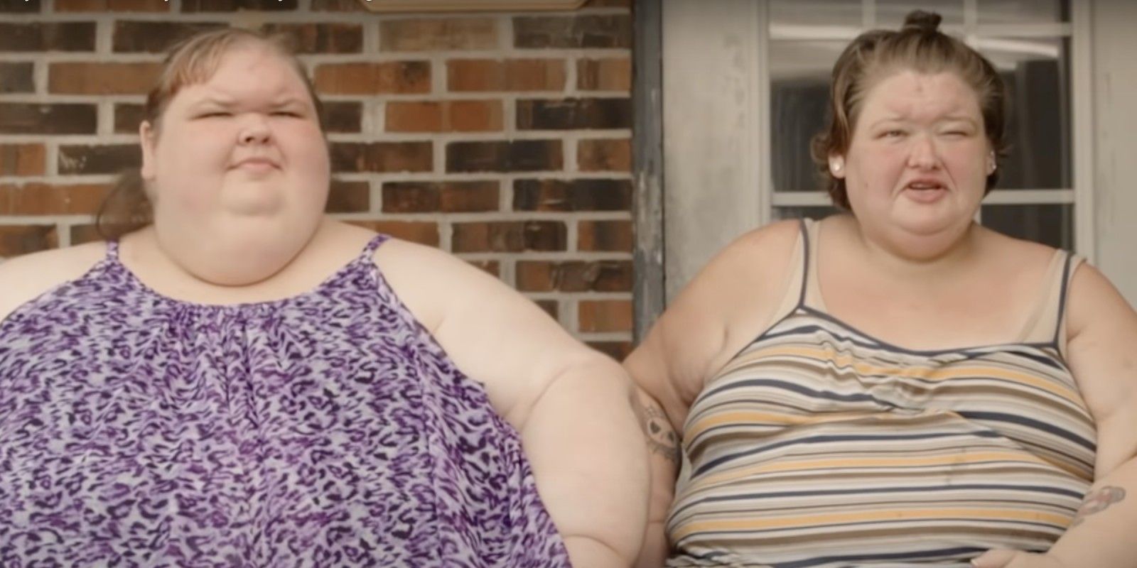 Tammy and Amy Slaton from 1000-lb Sisters sitting together
