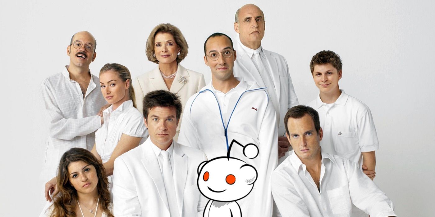 The cast of Arrested Development poses with the Reddit mascot.