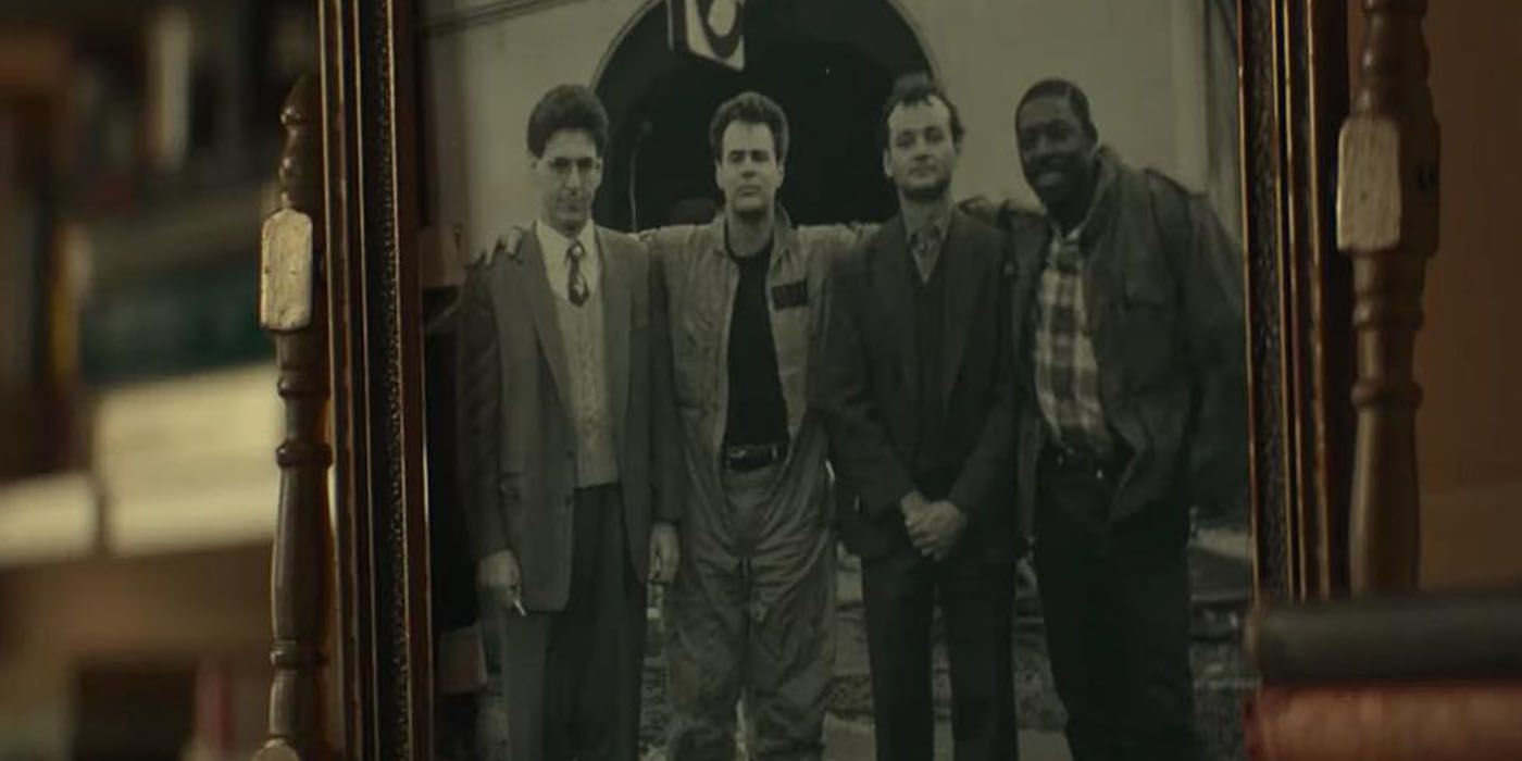 The photo of the original Ghostbusters in Afterlife.